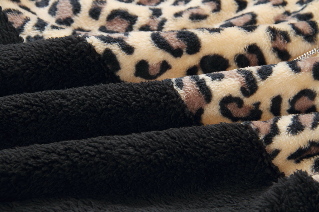 Leopard print plush sweater - Amamble