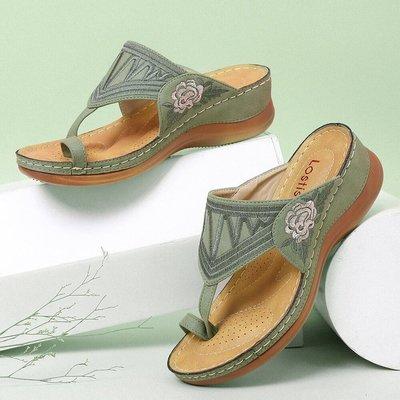 Embroidered sandals - Amamble